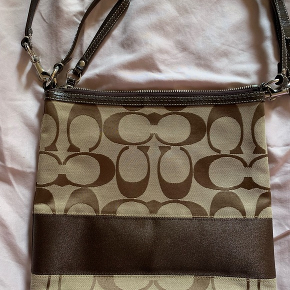 COACH CROSSBODY PURSE - Picture 2 of 7